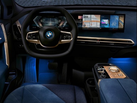 BMW iX xDrive50 Electric Car 4 Picture